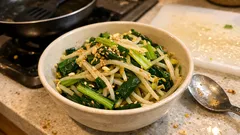 白だしでさっと完成：ごま香る「もやしと小松菜の和え物」