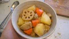 炒めてから煮るだけ、味しみしっかり。じゃがれんこんのほくほく煮物レシピ