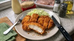 卵も小麦粉もなしでしっとり：鶏むね肉がやわらかくなるマヨ衣チキンカツ