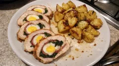 鶏むね肉がしっとり仕上がる「ロッレ・ディ・ポッロ」—ほうれん草と卵のごちそうロール