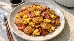 卵は先に半熟で取り出す—長芋と卵とベーコンのシャキほく炒め