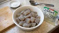 鍋いらずで手軽に：電子レンジだけでできる「こんにゃくのアク抜き」3ステップ