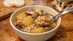 だしが染みる大根と舞茸の鶏そぼろ煮—とろみで食べやすい定番おかず