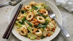 調味料いらずであと一品:マヨでコクうま、竹輪とキャベツのキムチ炒め