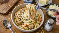 残りシチューで10分リメイク：モッツァレラがとろける濃厚チーズクリームパスタ