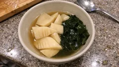 春の香りを上品に：たけのこは部位別に、わかめは最後に入れる若竹煮