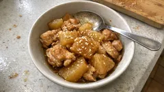 下ゆで大根で味しみ◎ 鶏もも肉のこってり味噌炒め煮—ご飯が進む定番おかず