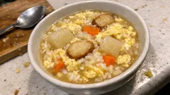 煮物の残りがほっとする一杯に：煮汁ごと使う「卵とじおじや」の簡単レシピ