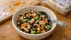 水煮ひじきで手軽に：豆腐の水気を飛ばして作る「ひじきといり豆腐の炒め煮」