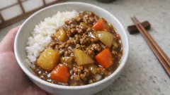 バター×にんにくでコク深く。合いびき肉とはちみつ×ウスターで作る“おかわりカレー”風レシピ
