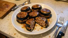 1歳から食べやすい「なすバーグ」—こねて焼くだけ、冷凍ストックにも便利なミニハンバーグ