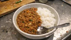 大豆ミートで軽やかコク：酒粕とこうじ味噌の和風キーマカレー（干し椎茸だしで旨みアップ）