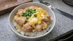 同じ鍋で完成：子ども分を取り分けてから仕上げる「親子で親子丼」レシピ