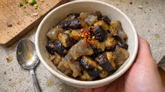 作り置きに助かる、こんにゃくとなすの味噌炒め—下茹でで臭みなし＆味しみ