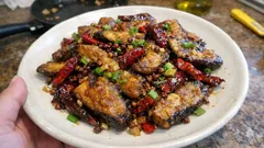 外カリッ、中とろっ。花椒と唐辛子が香る四川風おつまみ「香辣茄子（シャンラー チェズ）」